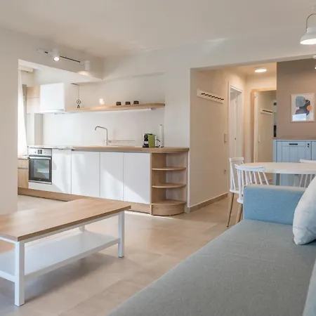 דירה Arelia Beachfront Sea View *