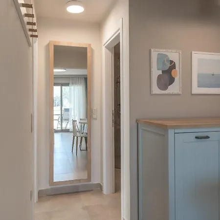 Arelia Beachfront Sea View Apartment *