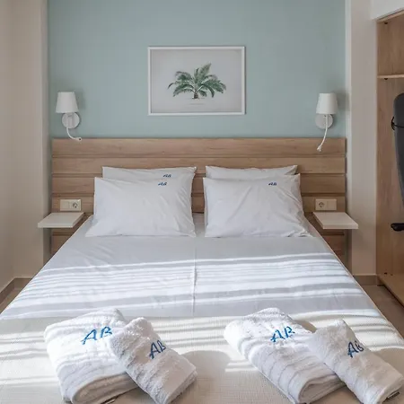 아파트 Arelia Beachfront Sea View *