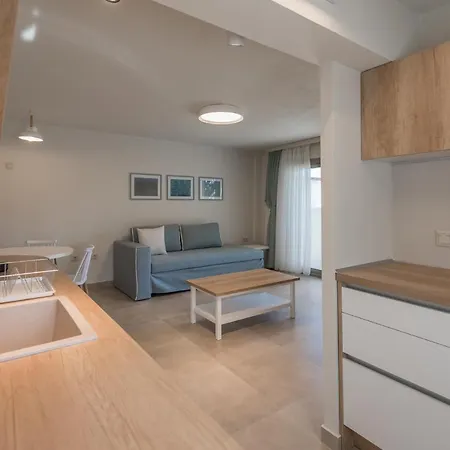 Arelia Beachfront Sea View * 페프코초리