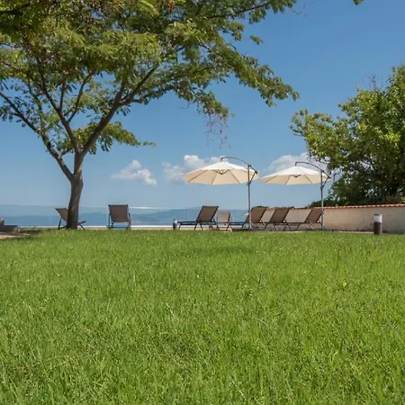 Arelia Beachfront Sea View *