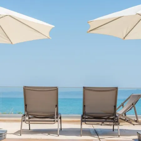 Arelia Beachfront Sea View Apartment *