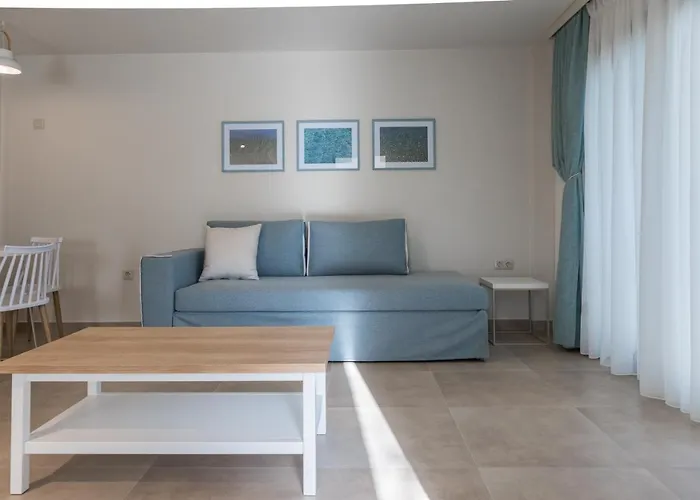 Arelia Beachfront Sea View * Пефкохори