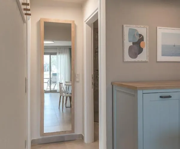 Arelia Beachfront Sea View Апартаменты *