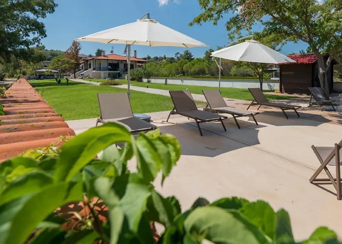 Апартаменты Arelia Beachfront Sea View *