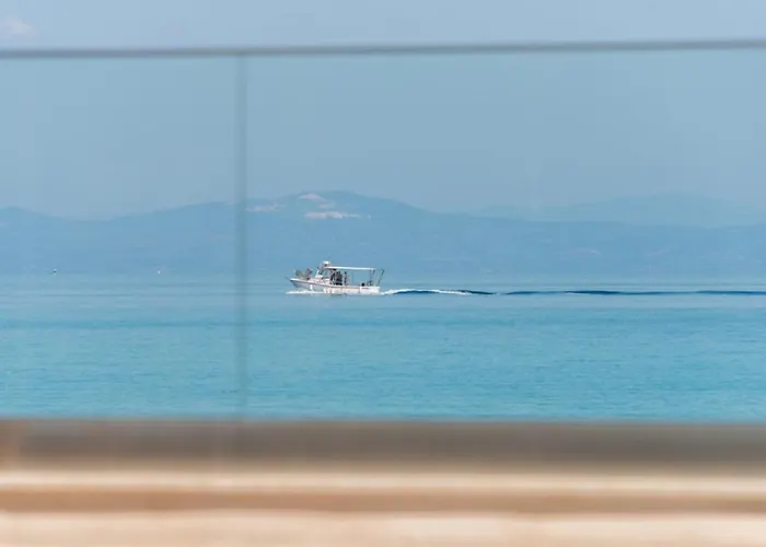 Arelia Beachfront Sea View Апартаменты