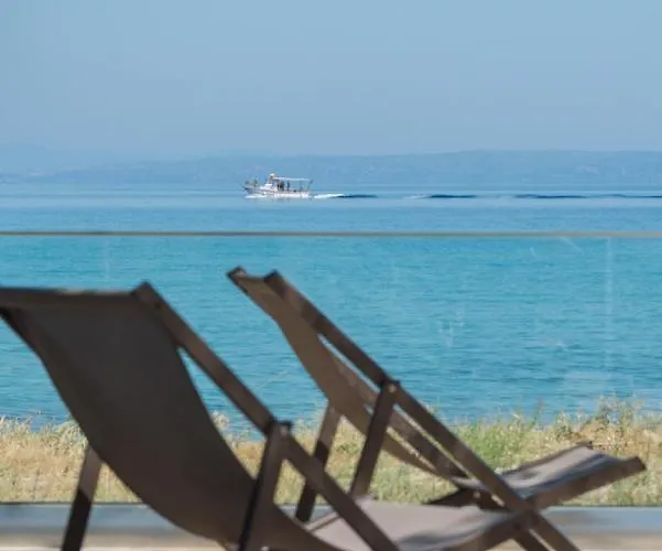 Апартаменты Arelia Beachfront Sea View Пефкохори