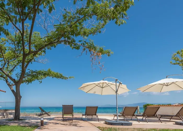 Апартаменты Arelia Beachfront Sea View Пефкохори