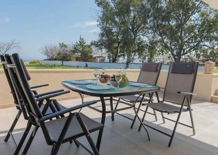 Arelia Beachfront Sea View Апартаменты *