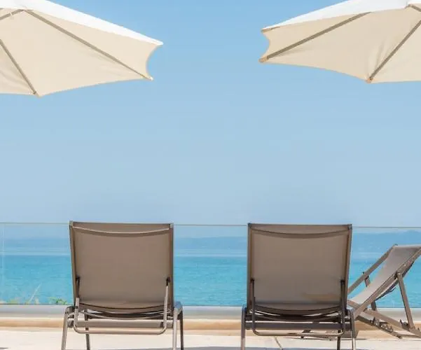 Arelia Beachfront Sea View Апартаменты *