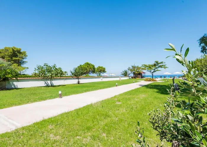 Arelia Beachfront Sea View Пефкохори