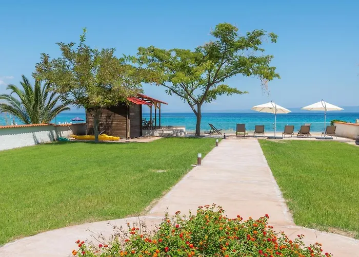 Arelia Beachfront Sea View * Пефкохори